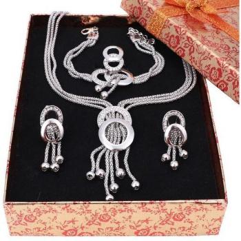 Élégance Africaine : Accessoires de Mariée