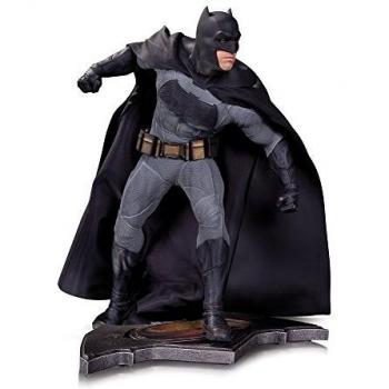 Batman v Superman: The Dark Knight Statue