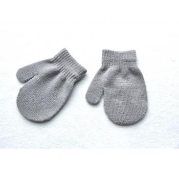 Mitaines tricotées douces pour petits explorateurs d’hiver
