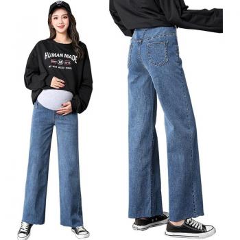Jeans holgados para futuras mamás