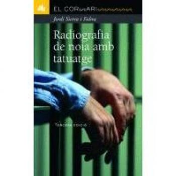 RADIOGRAFIA DE NOIA AMB TATUATGE