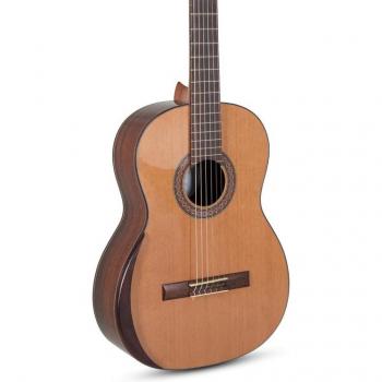 Manuel Rodríguez Superior C‑C 4/4 Scale Classical with Armrest (Red)
