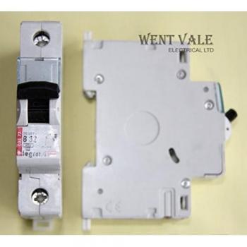 DX‑E 6KA 1P B32 Breaker – Legrand Model 003273