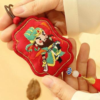 Boîte d’Inspiration : Broderie, Omamori et DIY