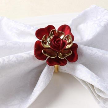 12 boucles de serviette rouges pour table élégante