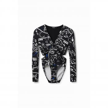 Body preto com design cut-out e ilustrações