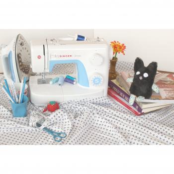 Singer 3221 21‑Program Sewing Machine – Classic White & Blue