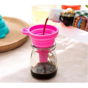 Accessoire de cuisine : entonnoir pliant