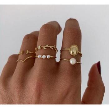 ISSA Plus Gold Ring Assortment
