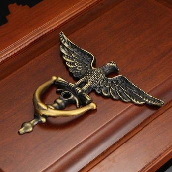 Heurtoir en zinc tête d'aigle pour porte
