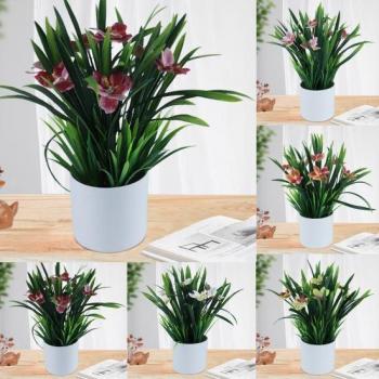 Pianta artificiale in vaso di plastica