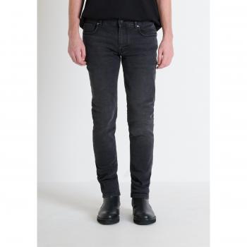 Vaqueros Iconic Ozzy Tapered Fit de Denim Negro