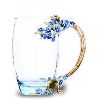 Kristallglas Becher mit Pflaumenblüte