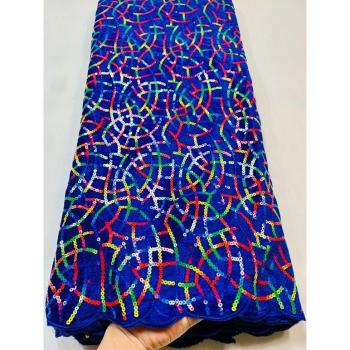 Elegancia Naranja: Vestido de Encaje y Lentejas