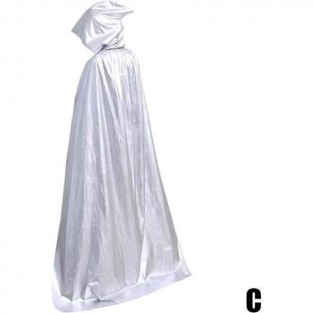 Vampiro Elegante en Ropa Negra