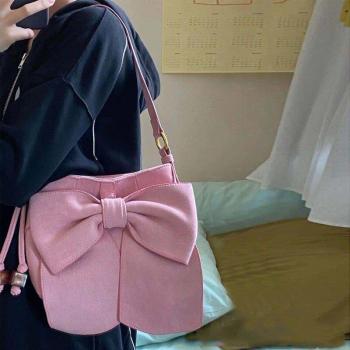 Bolso Retro de Cuero Mate con Lazo Rosa