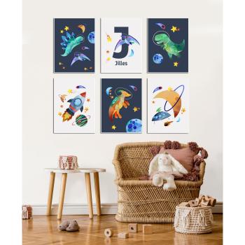 Set med 6 personliga dinosaurie‑rymdaffischer
