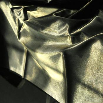 Metallic Satin für glamouröse Outfits