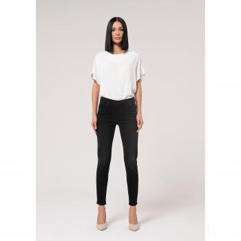 Calça Jeans Slim Fit em Denim Preto com Efeito de Forma
