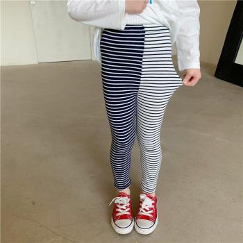 Leggings flexibles con patrón de pitillo en colores rosa y morado