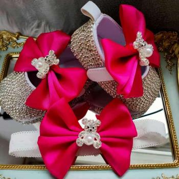 Detalles del recuerdo: conjunto de zapatos y accesorios de bautizo