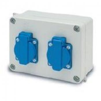 FAMATEL – Caja estanca IP54 | 2 tomas | 2P+TTL | 16A | 250V | Azul y Rojo