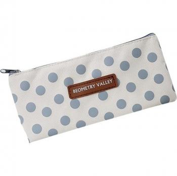 Women’s Toiletry Bag with Plaid Design