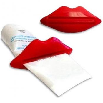 Prensa para tubo de pasta dental labios rojos