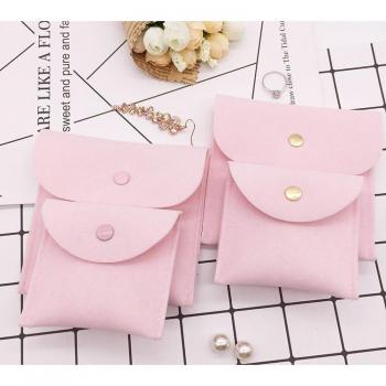 Pochette velours avec fermeture à pression pour bijoux