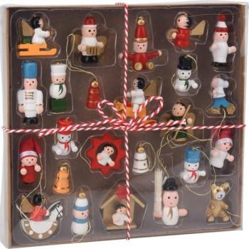 Elegante Holzspielzeuge für den Weihnachtsbaum