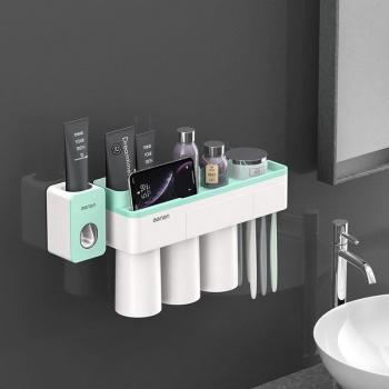 Rangement mural pour brosses à dents et dentifrice