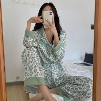 Pijamas de manga larga con estampado de leopardo