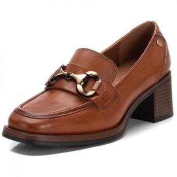 Mocasines de Piel para Mujer Carmela con Tacón Bajo en Color Camel, Talla 38
