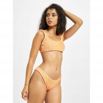Bikini urbano clásico en naranja oscuro y crema