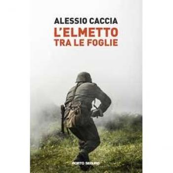 L' elmetto tra le foglie