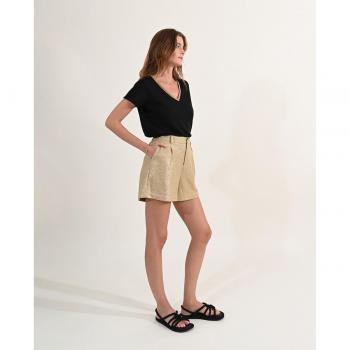 Short court en tissu satiné