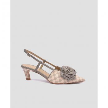 Zapato chic destalado MR. MAC: rafia natural + detalle floral + hebilla
