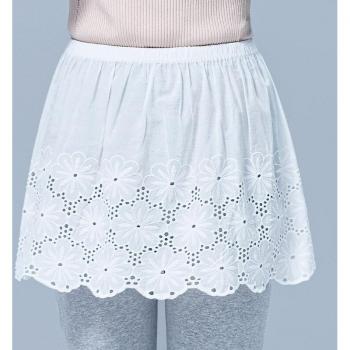 Mini vestido blanco confeccionado en tela de lino y algodón, cinturilla elástica, diseño floral en la falda, forrado desde talla L hasta 3XL para cuerpo grande