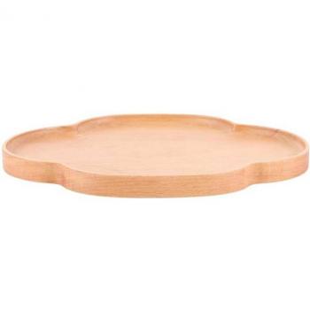 Klassisches Holztablett für Lebensmittel im japanischen Design