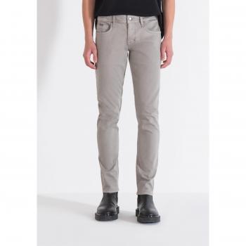 Denim Negro Ozzy Tapered Fit