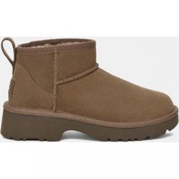 Botas UGG® Classic Ultra Mini New Heights de Suede para Niños en Color Hickory, Talla 4K
