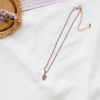 Lila Stoffhalskette mit Herzdesign