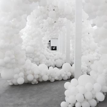 Rouleaux de Ballons Blancs – Décoration Hélium