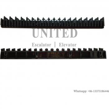 Schwarze Abgrenzung für Rolltreppen aus Kunststoff XAA455K1 L321mm W31mm 38 Zähne