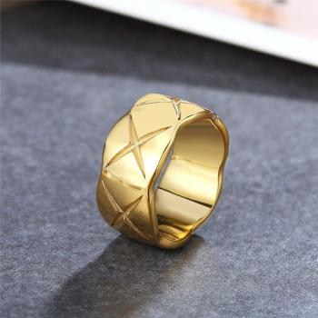 Anillo de Acero Negro con Detalle Cruzado