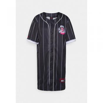 Vestido de béisbol FUBU con diseño varsity y pinstripe