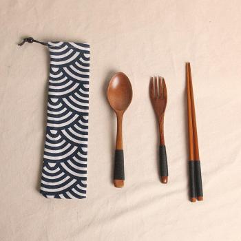 Cubiertos de viaje de madera japonesa