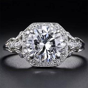 Boda Brillante: Anillo de Cristal Circón