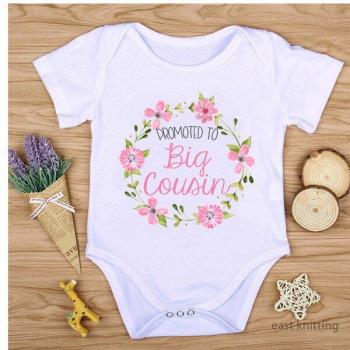 Camiseta corta para bebé con diseño de letras
