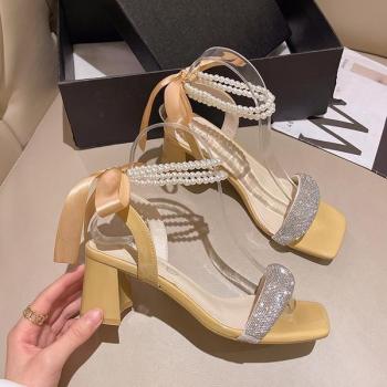 Sandalias de mujer con tacón medio y correa de hebilla, transparentes y con diamantes de imitación, estilo retro, color beige, 2022
